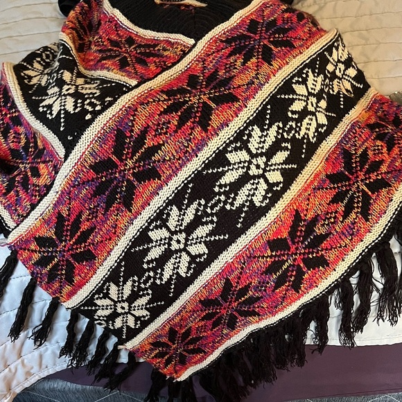Retro Boho Winter Poncho Fair Isle Design Pullover style, no closures multicolor - Picture 1 of 5